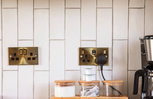 Exeter Apartment | Stylish 2 bed Apt in Exeter - Free parking, Self Check-In! Sleeps 2-4