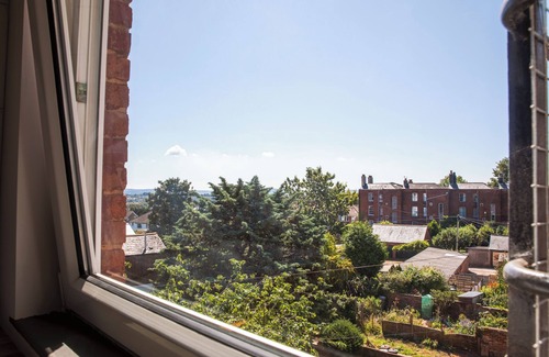 Exeter Apartment | Stylish 2 bed Apt in Exeter - Free parking, Self Check-In! Sleeps 2-4