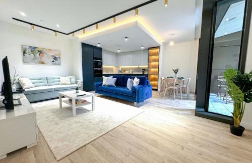 Bunhill Apartment | Stylish 2-Bed Flat with Private Balcony & Lift near Farringdon, Clerkenwell, Shoreditch, Hoxton
