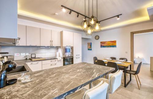 Qawra Apartment | Stylish 2-Bedroom Apartment Near the Sea