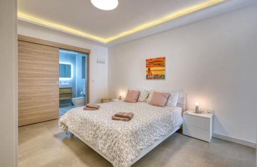 Qawra Apartment | Stylish 2-Bedroom Apartment Near the Sea