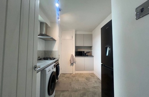 Trinity Apartment | Stylish 2-Bedroom apartment in the centre of Wimbledon!