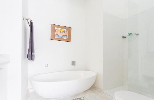 Sea Point House | Stylish 2 bedroom house in Excellent Position