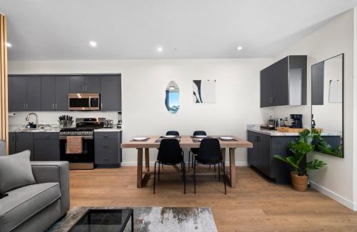 Roseville - Fleet Ridge Apartment | Stylish 2 Bedroom King Bed EVCharger Pet-Friendly Balcony