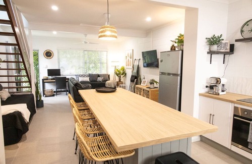 Cannonvale House | Stylish 2 bedroom townhouse in quiet location, perfect home away from home!