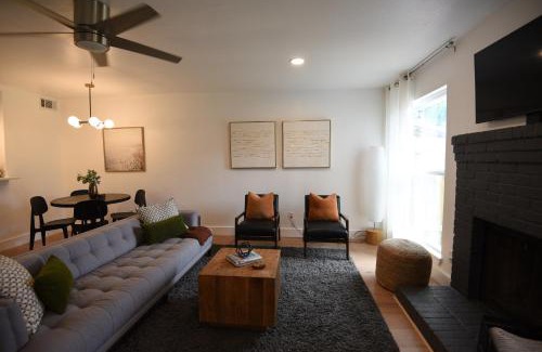 Tanglewood Forest House | Stylish 2 suite condo minutes to food, music, fun