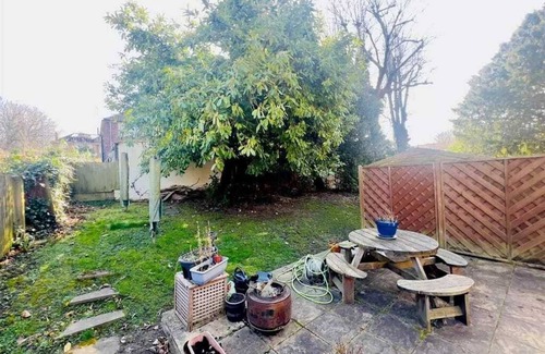 Copers Cope Apartment | Stylish 2BD Flat with Parking, Beckenham