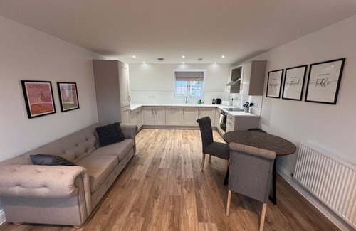 Pettistree House | Stylish 2BR in Wickham Market