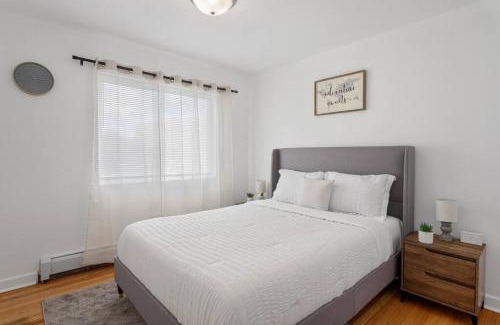 Des Plaines Apartment | Stylish 2BR Near O'Hare Modern & Easy Access