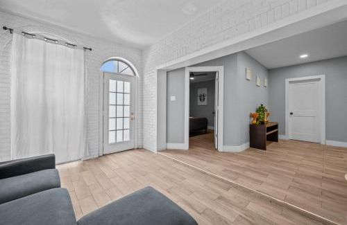 Neartown Apartment | Stylish 2BR Saltwater Pool