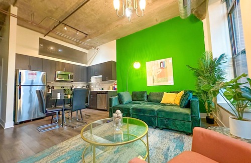 Near South Side Apartment | Stylish 2BR South Loop Family Unit Near McCormick Place & Soldier Field