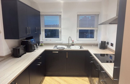 Dunfermline Apartment | Stylish 3 bed flat in city centre of Dunfermline