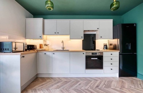 Southampton City Centre Condo | Stylish ~ 3 Bed Flat ~ Gr Floor