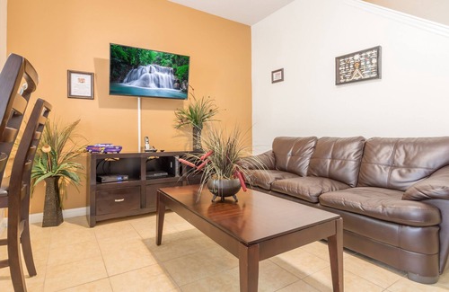 Crestwynd Bay House | Stylish 3 bed townhouse located in Crestwnyd Bay, just minutes from Disney World