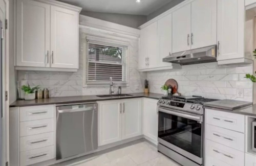 Chippawa House | Stylish 3 bedroom home | Minutes to Falls, Golf, Wineries and More!