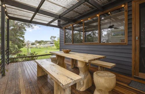 Drysdale House | Stylish 3-Bedroom and Outdoor Grill and Pizza Oven