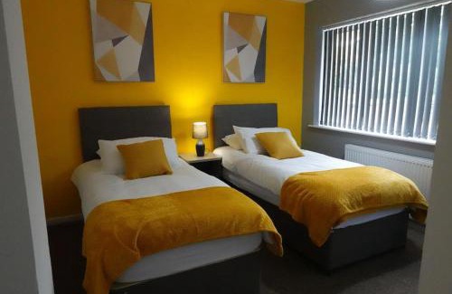 Yardley House | Stylish 3 Bedroom House Near NEC, City Centre