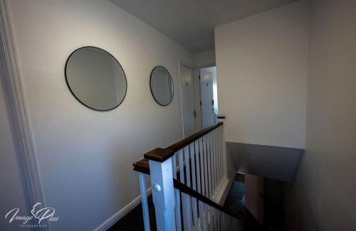 South Hornchurch Apartment | Stylish 3-Bedroom House