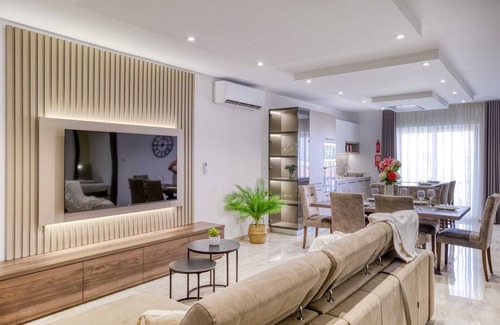 St. Andrew's Apartment | ✨ Stylish 3-bedroom in Swieqi 🇲🇹 – just minutes from beaches, restaurants & nightlife 🌊🍴🎶. Your perfect Malta getaway awaits! 🌴☀️