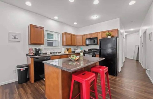 Downtown Indianapolis House | Stylish 3-Bedroom Home with Pool Table, Private Parking, and Prime Location in Downtown Indianapolis