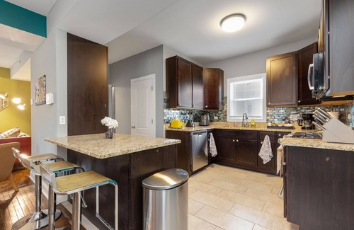 Maywood House | Stylish 3bd w/backyard patio mins from Downtown!