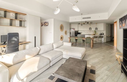 Jumeirah Lake Towers Apartment | Stylish 3BR Apartment in Marina Stunning Views