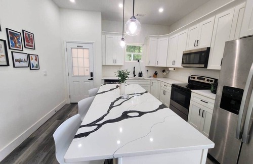 Sylvan Hills Apartment | Stylish 3BR Apt w/King Suite