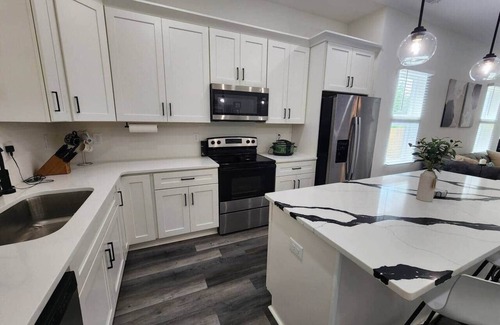 Sylvan Hills Apartment | Stylish 3BR Apt w/King Suite