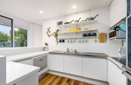 Hawker Apartment | Stylish 3BR in Hawker - Colorful and Renovated