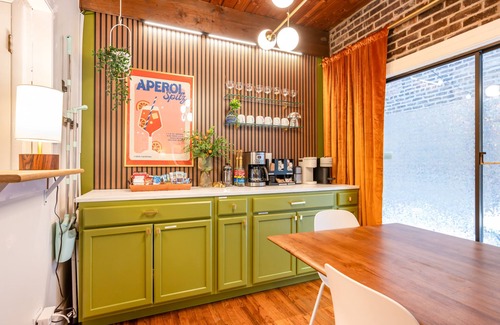 Park West House | Stylish 3BR Lincoln Park Townhouse, Rooftop Deck & King Suite