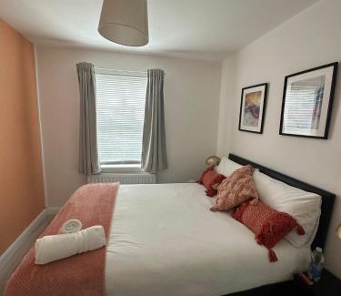 Aylesbury House | Stylish 4 Bed Home in Aylesbury, Buckinghamshire