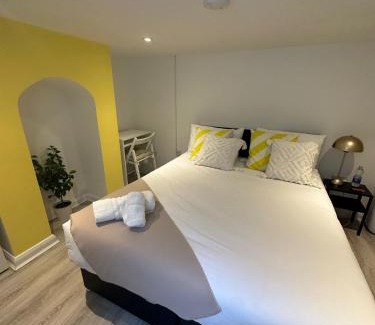 Aylesbury House | Stylish 4 Bed Home in Aylesbury, Buckinghamshire