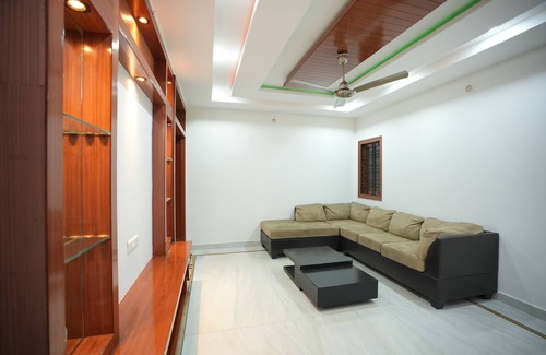 Banjara Hills Apartment | Stylish 4-Bedroom Family Getaway: Luxury Living!