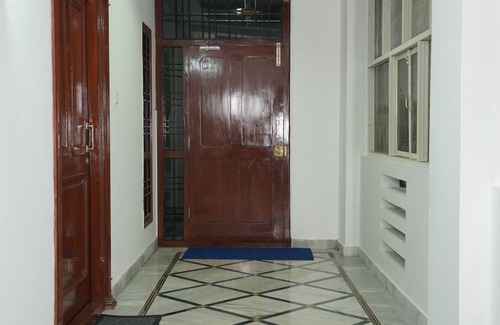 Banjara Hills Apartment | Stylish 4-Bedroom Family Getaway: Luxury Living!