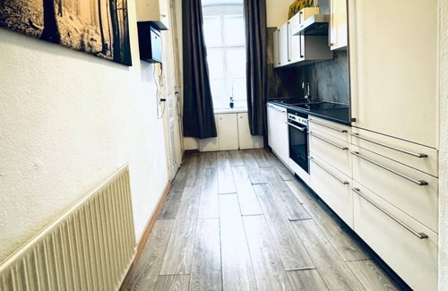 Hernals Apartment | Stylish 4BR | 10 Min Transport to Stadthalle