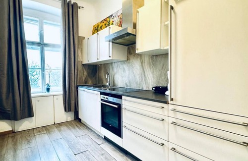 Hernals Apartment | Stylish 4BR | 10 Min Transport to Stadthalle