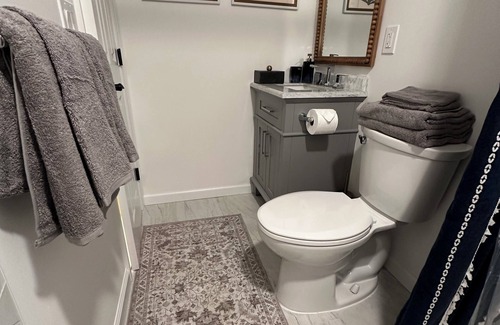 Stony Brook House | Stylish 4BR house near Stony Brook University & Hospital