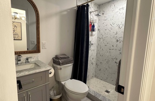 Stony Brook House | Stylish 4BR house near Stony Brook University & Hospital