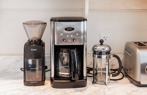 Stockbridge House | Stylish 5 bed/5 bath Hilltop Manor + Cottage - Amazing location! 4mi Tanglewood