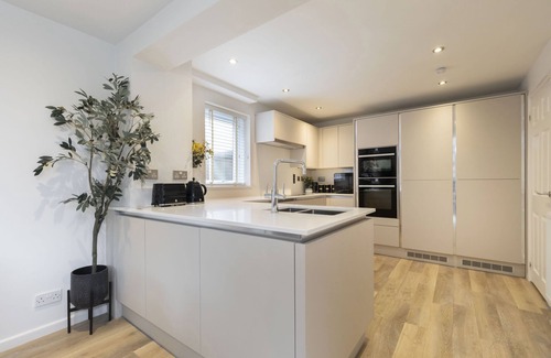 Cheltenham House | Stylish 5-Bed Detached Home Close to Cheltenham