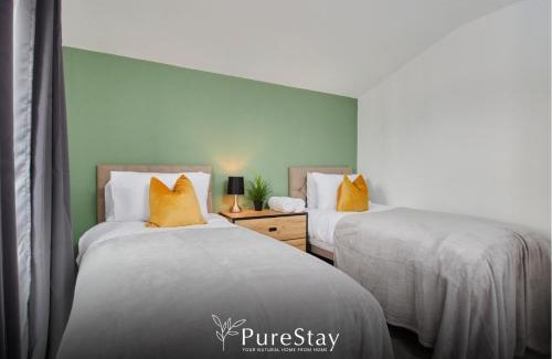 Failsworth House | Stylish 5-bedroom Manchester Retreat Sleeps 9 by PureStay
