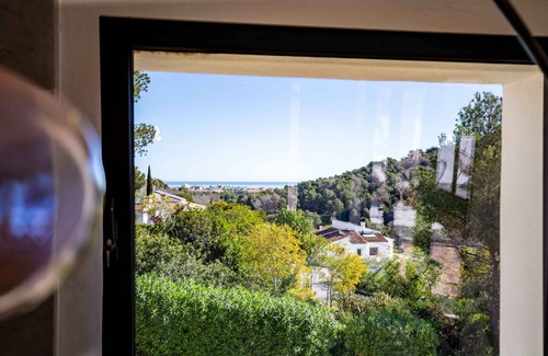 Sol del Este Villa | Stylish 5-BR Villa with WiFi, AC & Pool, Close to Beach, Perfect for Families.
