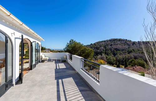 Sol del Este Villa | Stylish 5-BR Villa with WiFi, AC & Pool, Close to Beach, Perfect for Families.