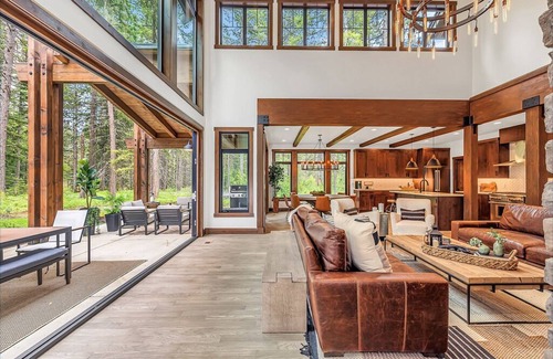 Roslyn House | Stylish 6-Bed Retreat | 6 EnSuites/Epic Game Room/Gourmet Kitchen+EV Charger