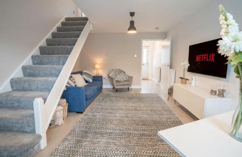 Marston Green Apartment | Stylish Abode, 5 Min from NEC & BHX, Pets Welcome