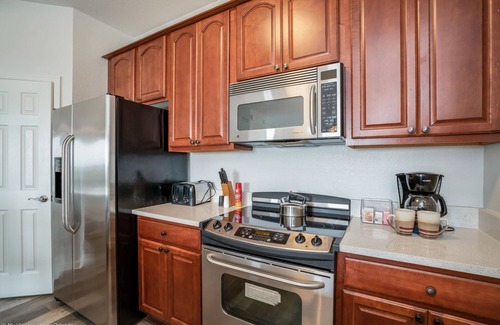 Florida Central Atlantic Coast House | Stylish and Contemporary Vista Cay Hideaway - Lake View 3bd/2ba #3vc4126