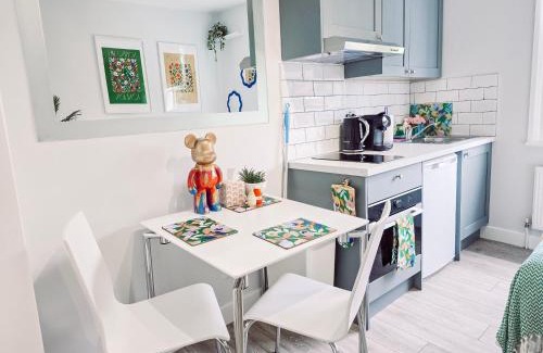 St. Helen's Apartment | Stylish and Cozy Studio Near Portobello Rd