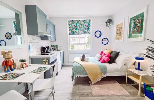 St. Helen's Apartment | Stylish and Cozy Studio Near Portobello Rd