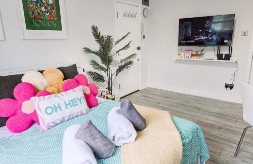 St. Helen's Apartment | Stylish and Cozy Studio Near Portobello Rd