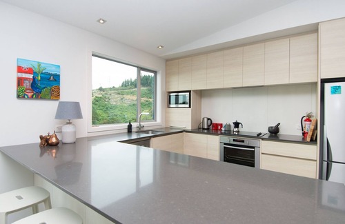 Richmond House | STYLISH AND MODERN HOME with Captivating Views